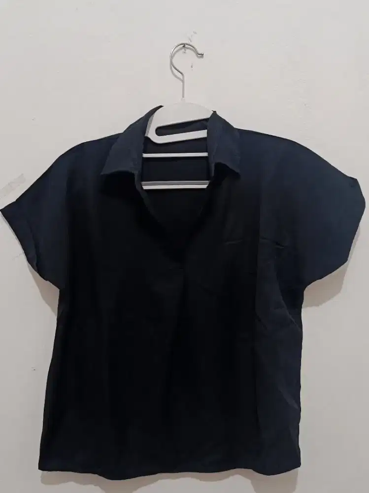 Kemeja Hitam Lengan Pendek