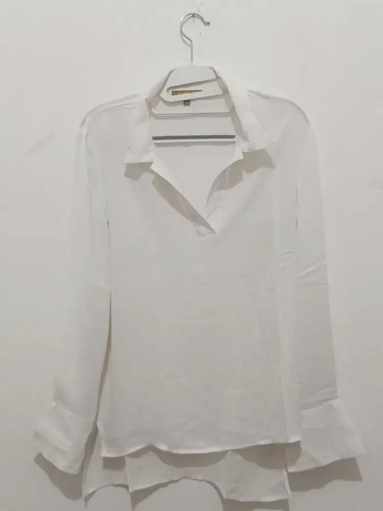 Kemeja Putih Lengan Panjang