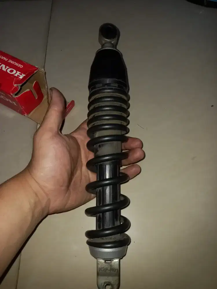 Shock Breaker belakang Beat/Scoopy 52400K2F305 / Seri KOJ