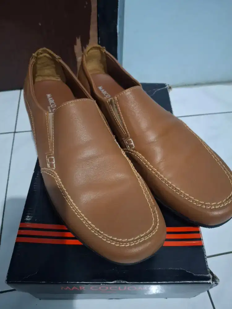 Sepatu pantofel Mar Cuomo