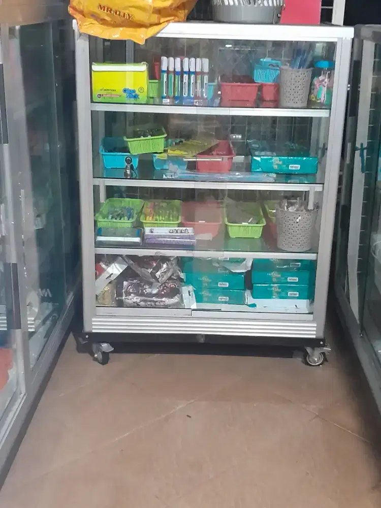 ETALASE SECOND KECIL