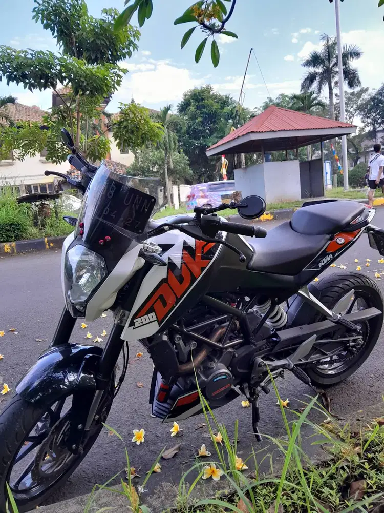 Dijual motor KTM DUKE 200 th 2017
