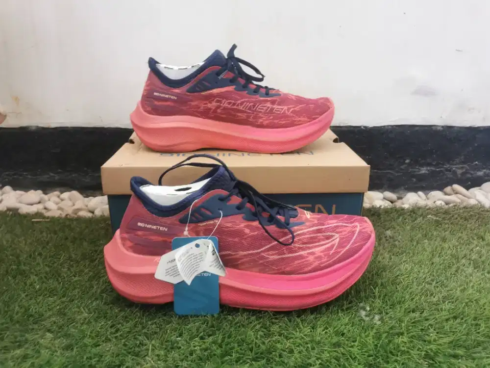 910 nineteen haze veloce sepatu lari / running