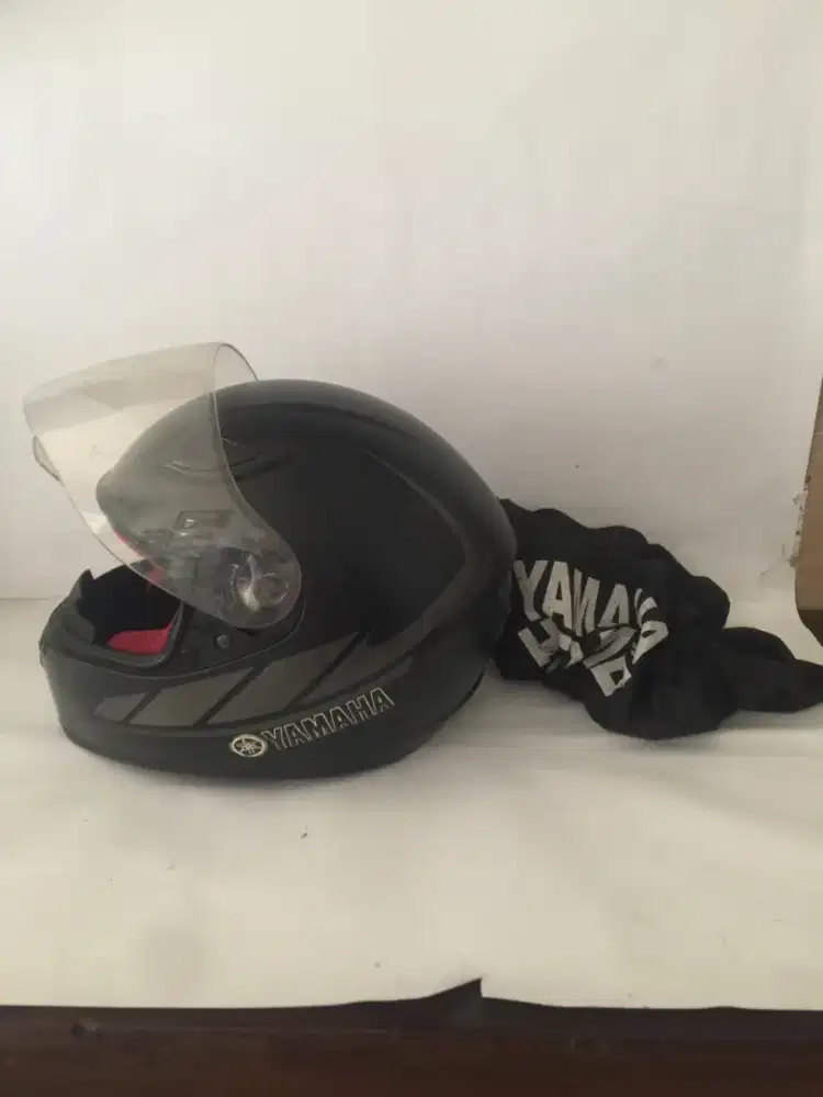 Helm full face yamaha