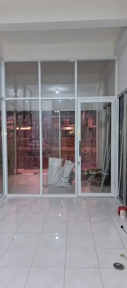 Partisi sekat aluminium sekat ruko