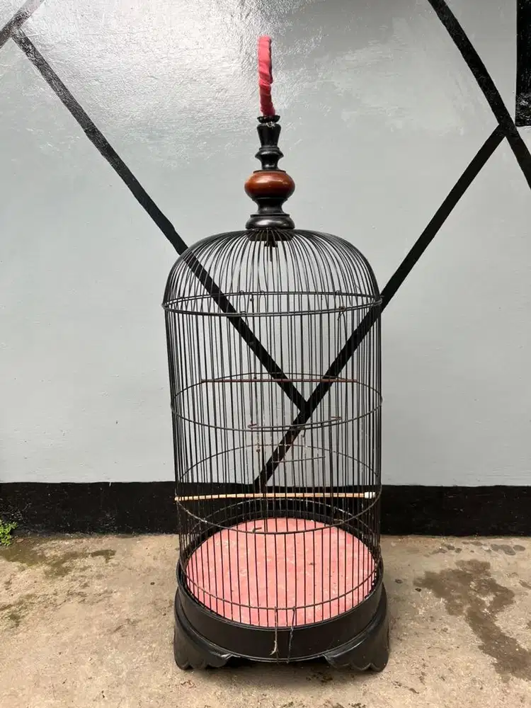 Kandang atau kurung burung besi bulat ukuran besar