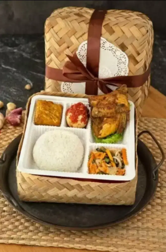 Nasi Besek 4 Menu Termurah