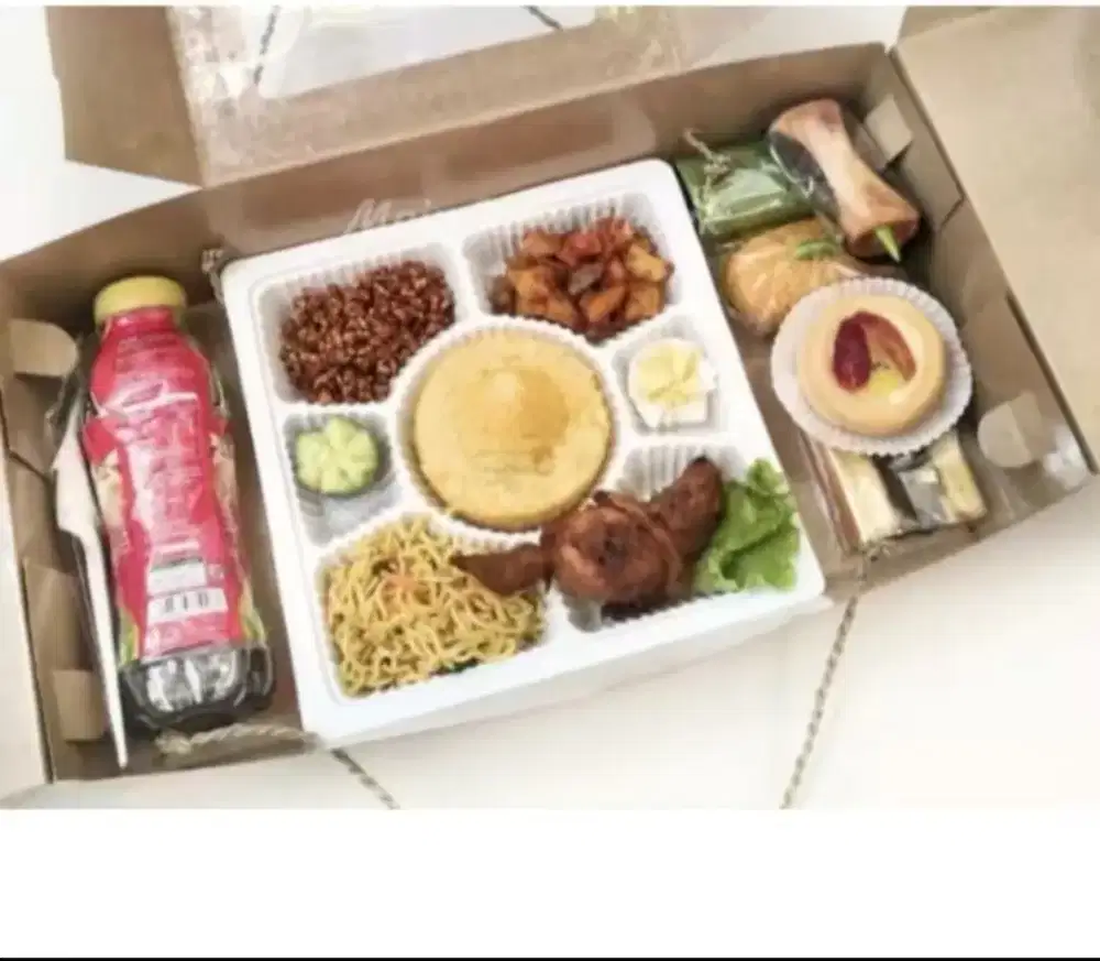 Paket Nasi Box Lengkap Kue dan Minuman