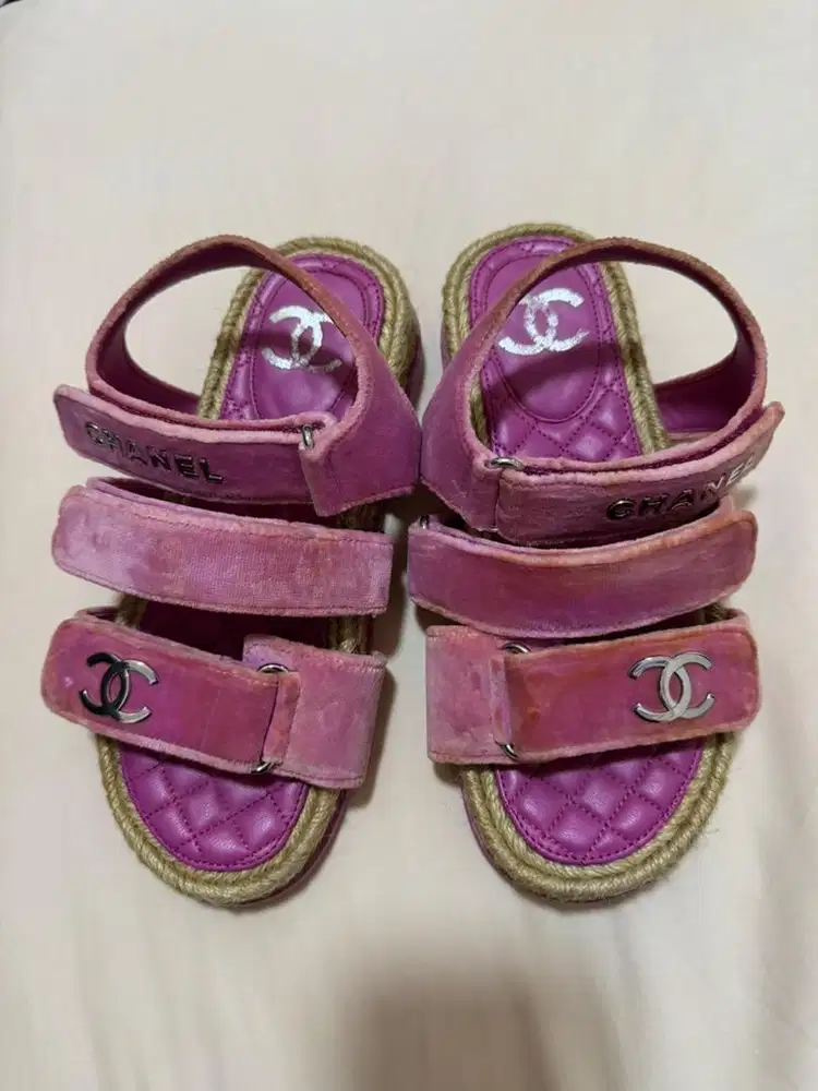 Sendal wanita dewasa dan anak