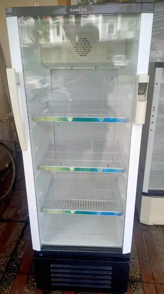 DIJUAL SHOWCASE HARGA SPESIAL SEGERA AMBIL SEBELUM DIAMBIL