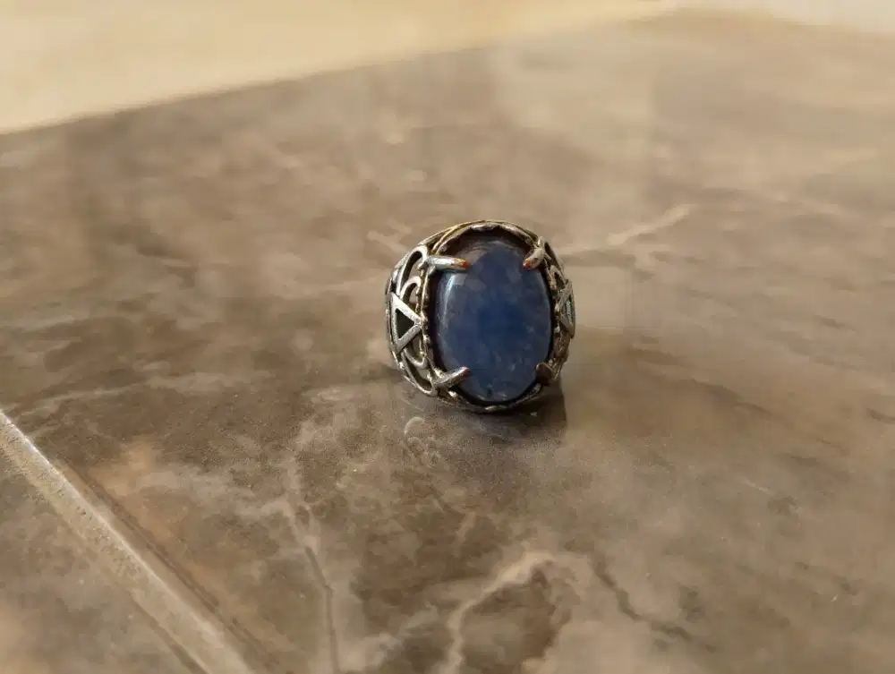 CINCIN BIRU GELAP