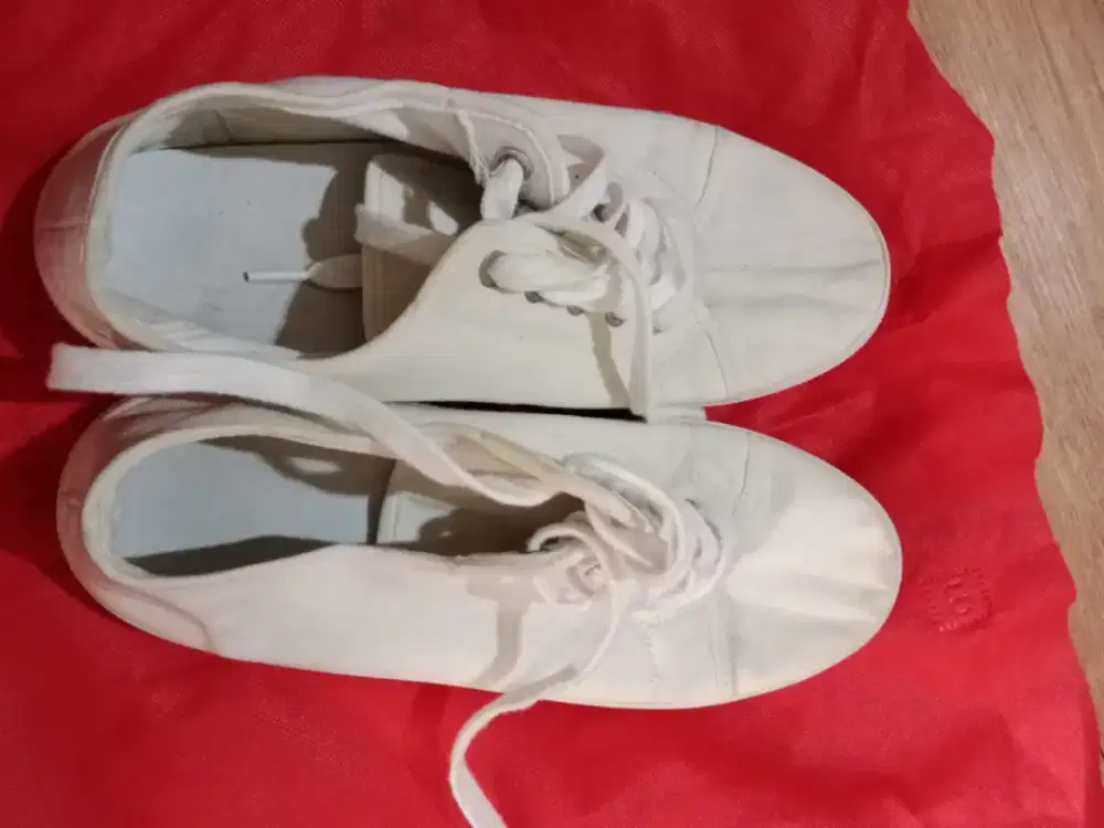 Dijual sepatu size 40 bagus cewe