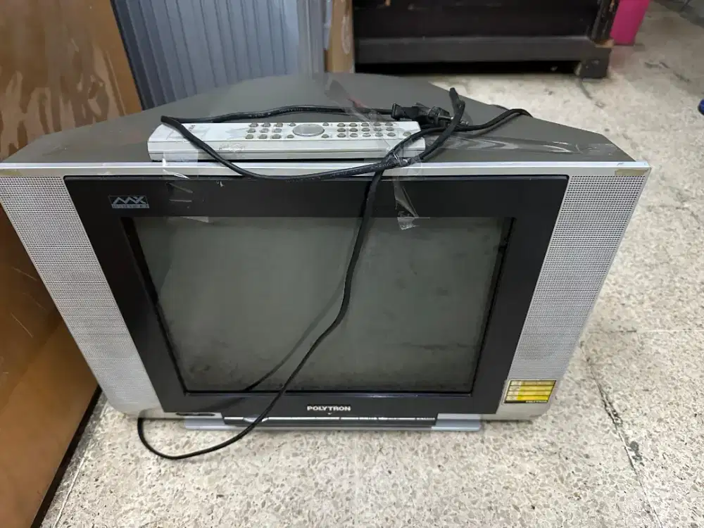 TV Tabung merk Polytron kondisi nyala