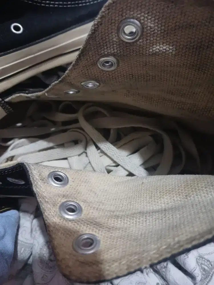 Sepatu bekas rasa baru