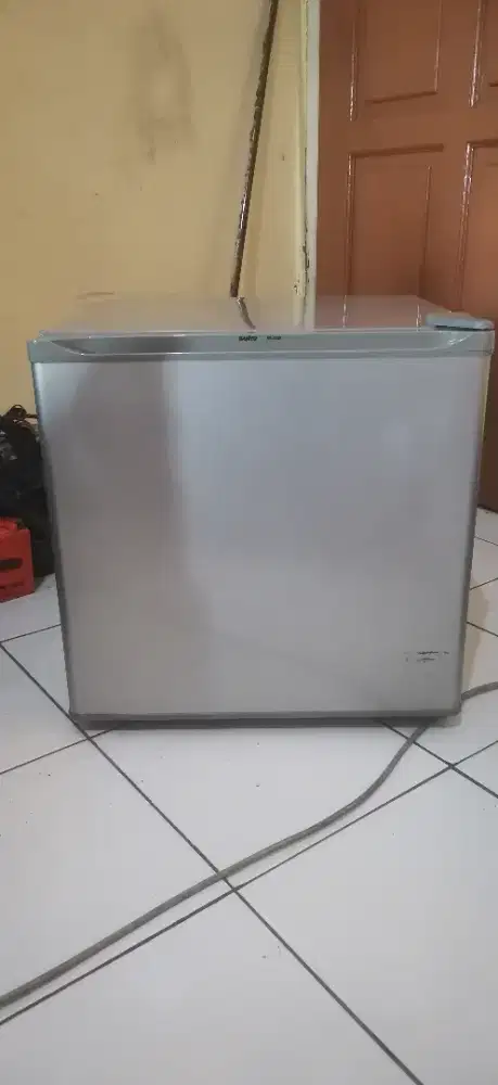 Kulkas mini sanyo normal mulus
