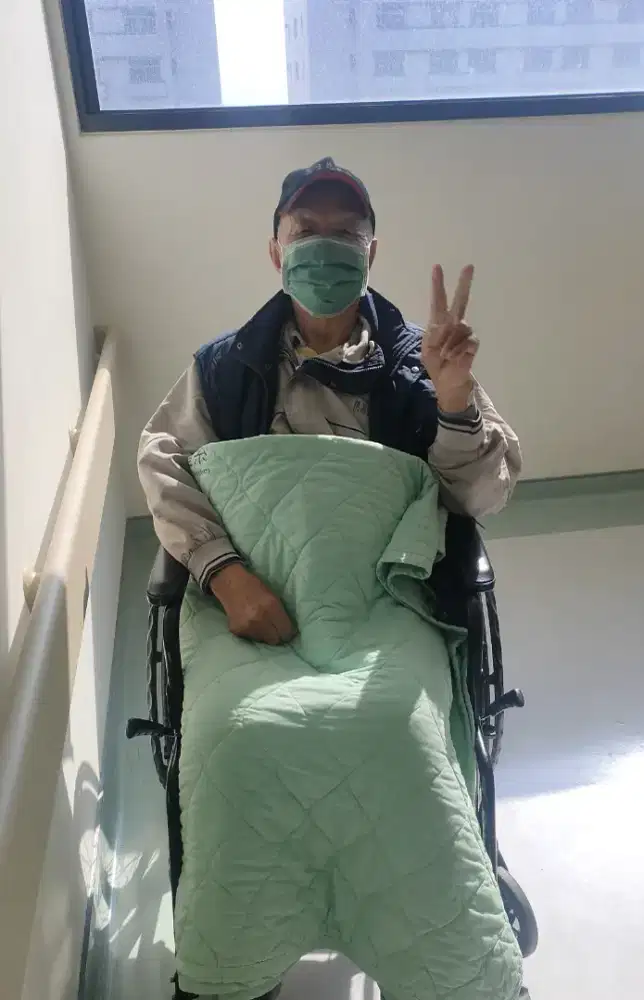 Caregiver / Perawat lansia / pasien dirumah sakit