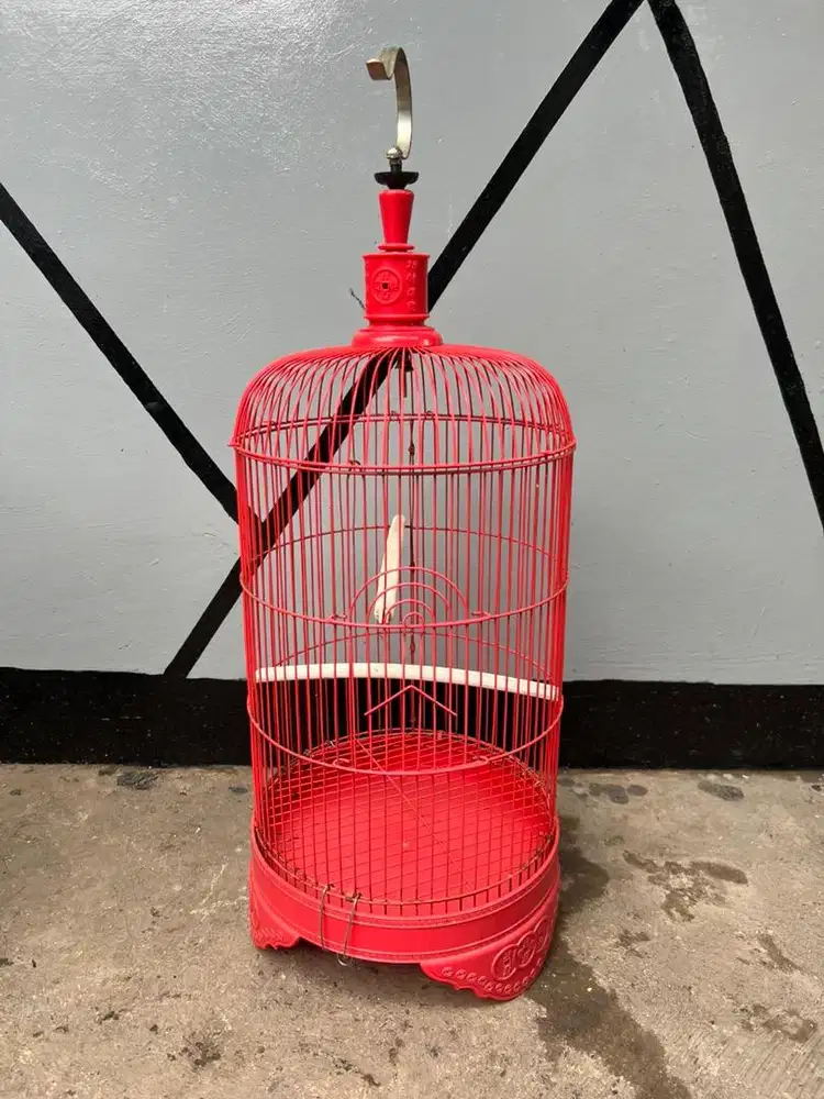 Kandang atau kurung burung besi bulat ukuran kecil dragon merah