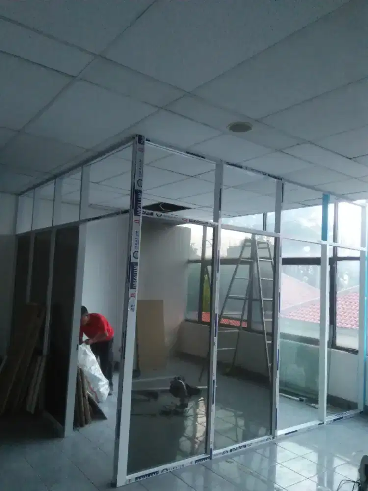 Partisi kaca kantor dan ruko