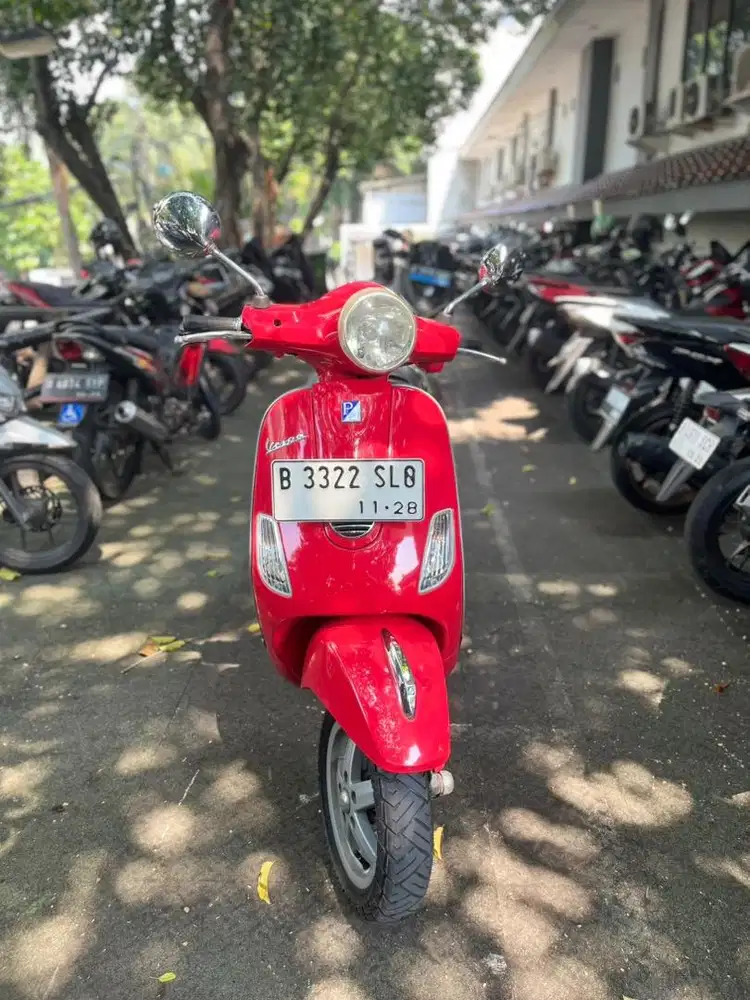 FOR SALE VESPA LX 150 LOW KM th 2011
