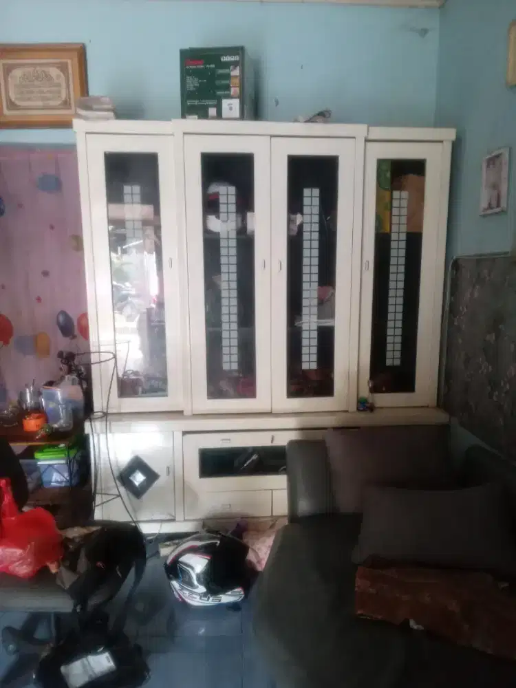 Jual lemari pajangan bagus