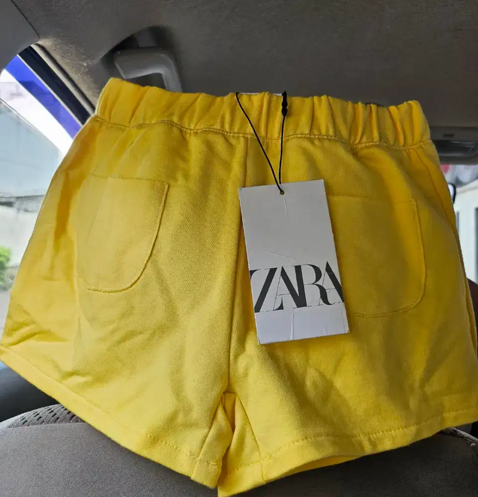 Celana pendek anak warna kuning