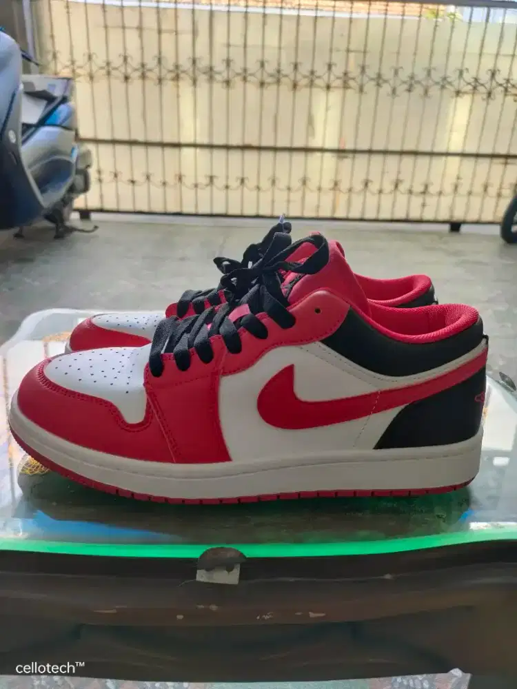 Air jordan low second