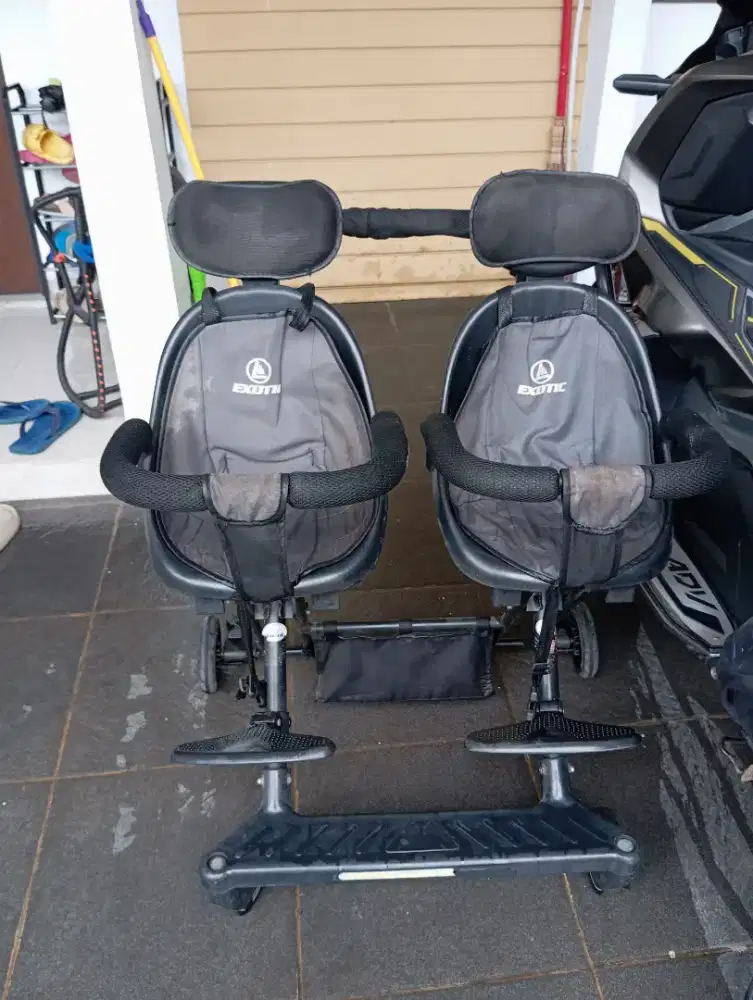 Stroller anak kembar