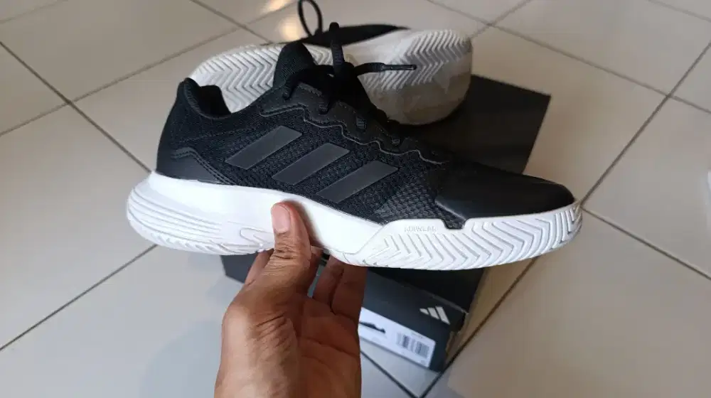 Adidas Gamecourt 2.0 W Tennis Shoes
Warna Black/black/silver