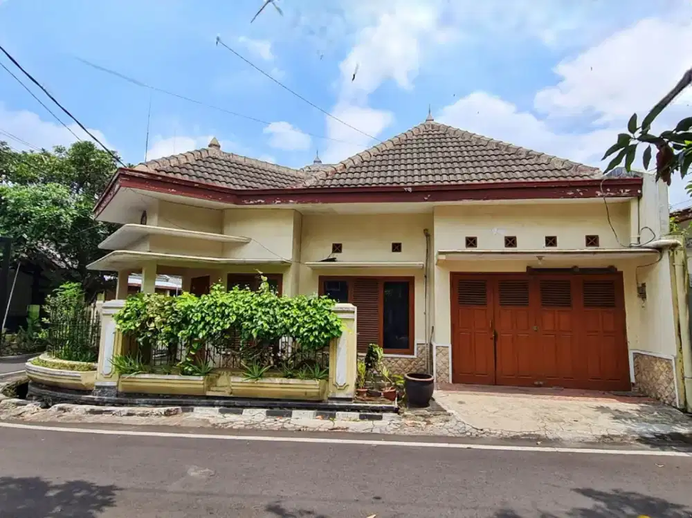 Rumah Hooq Row Jalan Kembar Area Perumahan Sulfat Utara Luas 134 m2