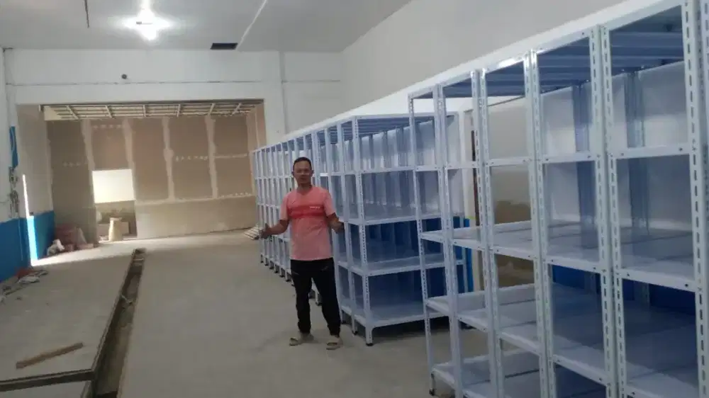 Rak gudang siku lubang. Rak besi serbaguna
