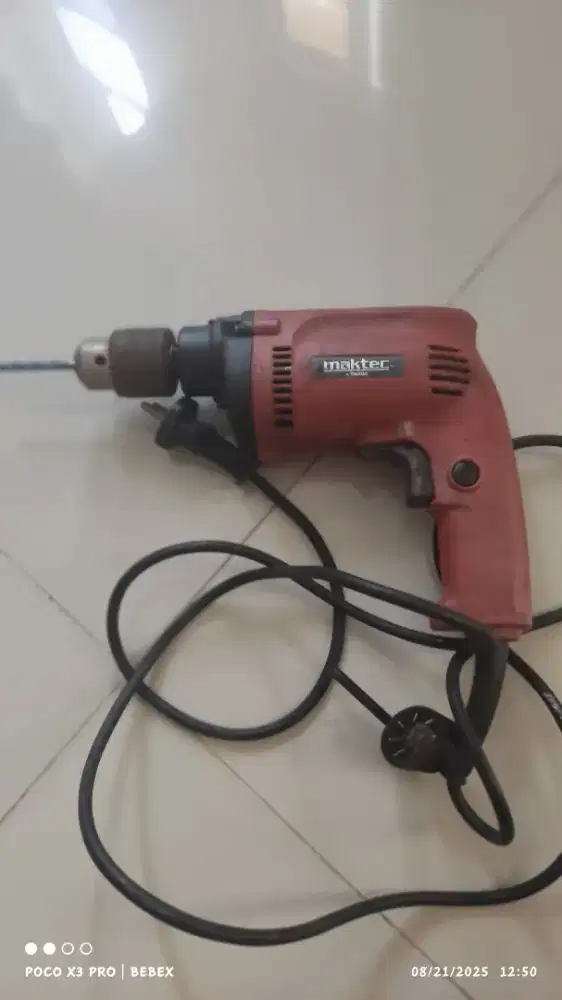 Bor listrik Maktec Makita Mt 811 13mm bekas jalan normal.