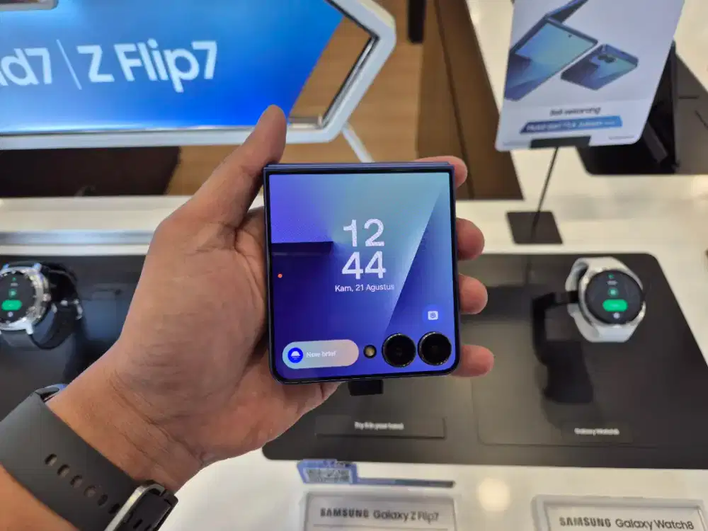 SAMSUNG GALAXY FLIP 7 5G 256GB FREE GALAXY BUDS 3 FE