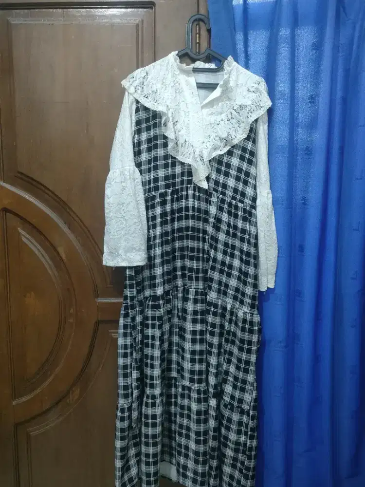 Gamis brukat kotak-kotak