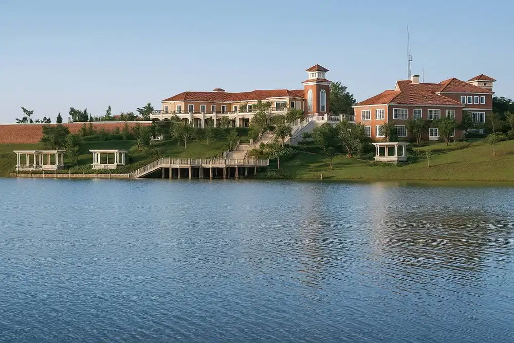 San Diego Hills Park - Pemakanan elegan kalangan menengah keatas.