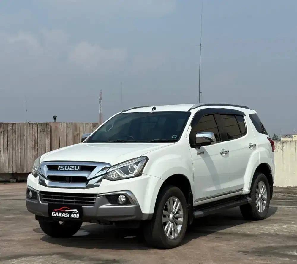 Isuzu MU-X R2 4x2 Premiere Facelift AT Tahun 2017 Pemakaian 2018 km 98