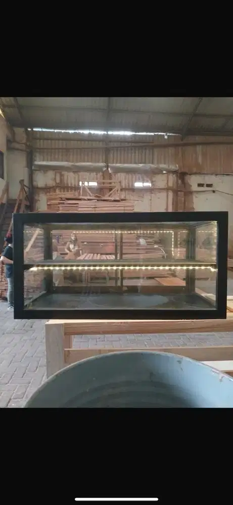 Showcase etalase kue