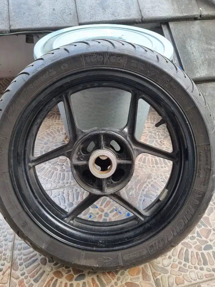 Ban n velg moge uk 160/60 R17 Michelin bonus velg