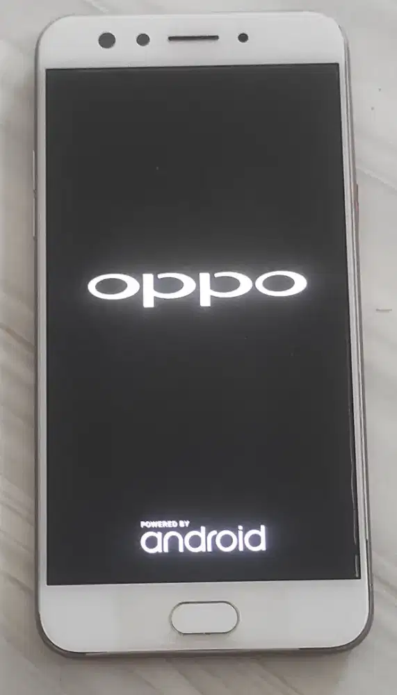 Oppo f3 4/64 putih
