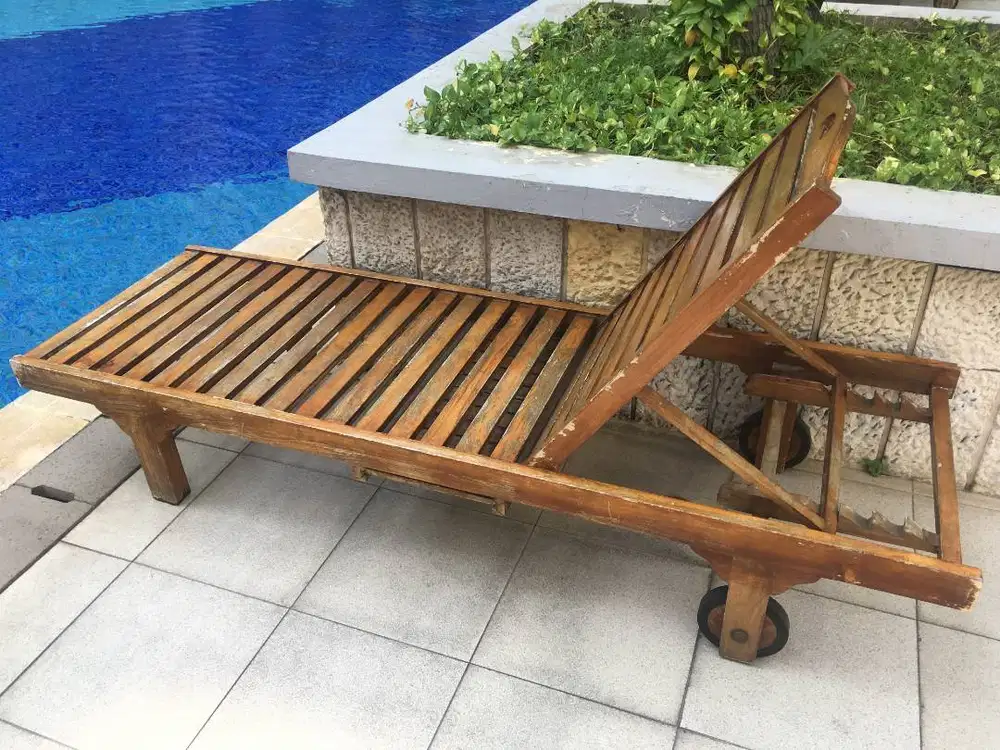2026J LOUNGER KOLAM KAYU JATI JAKARTA