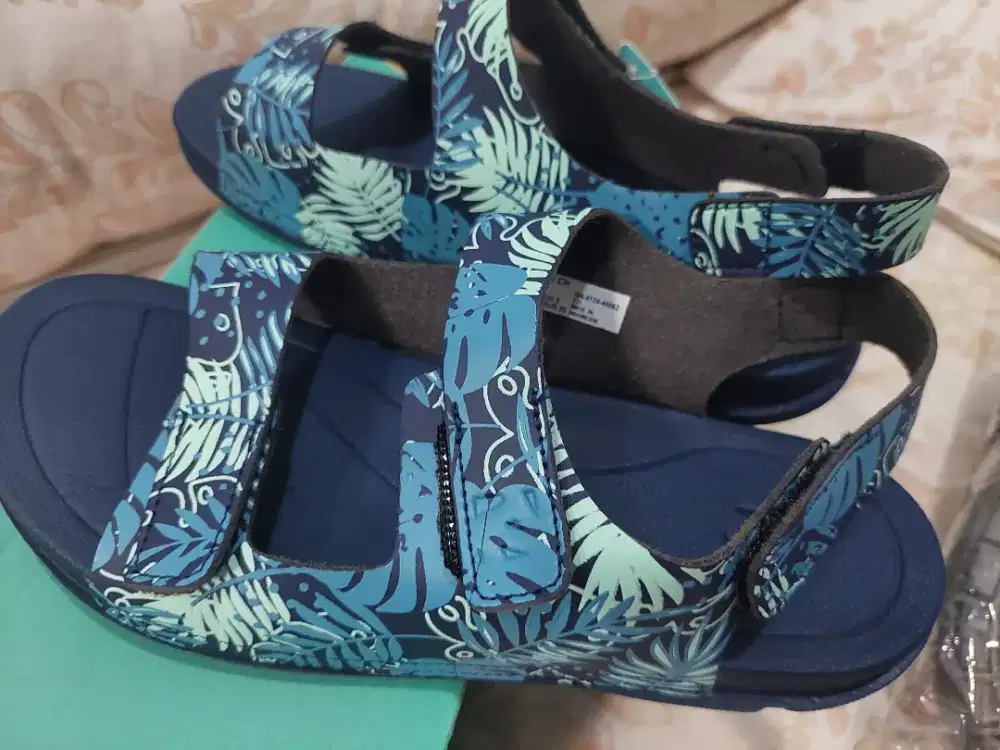 Sendal anak velcro toe zone kondisi baru