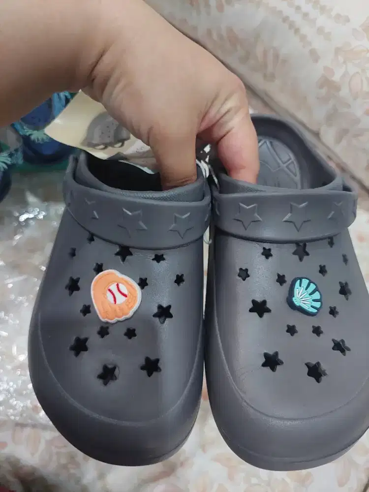 Sendal dari l&d kondisi baru