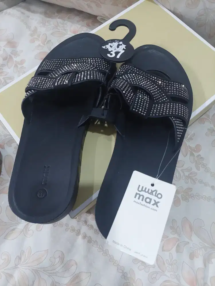 Sendal MAX kondisi baru