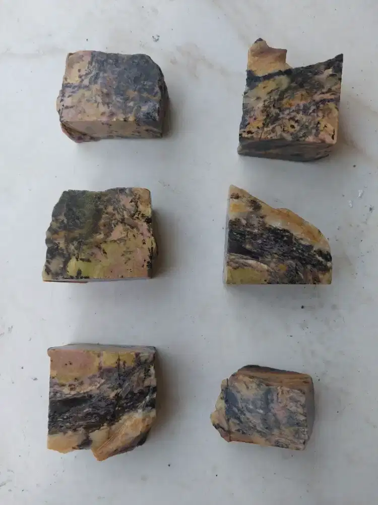 Batu akik bahan bacan pancawarna red borneo giok