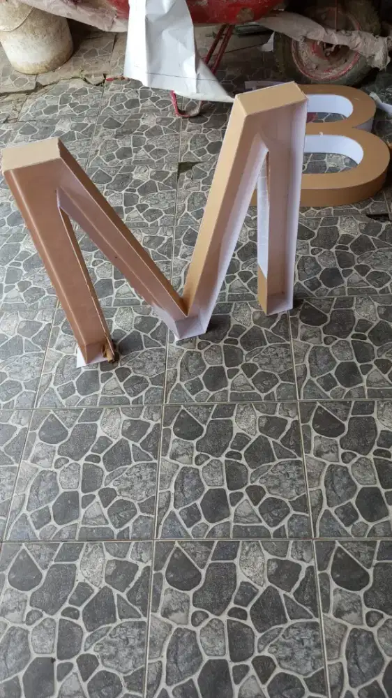 Jasa pembuatan huruf timbul