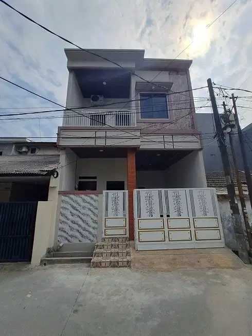 Rumah Baru, Bangunan Mandiri, 2 Lantai, Selatan, Di Perum Poris Indah