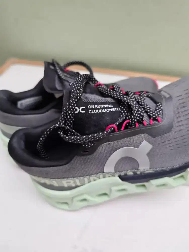 On Cloud Cloudmonster 2 Woman sz 6.5