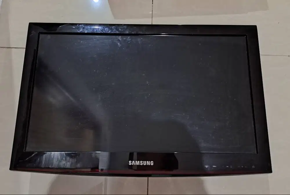 LCD TV Samsung 24 inch Analog + set top box Lubby