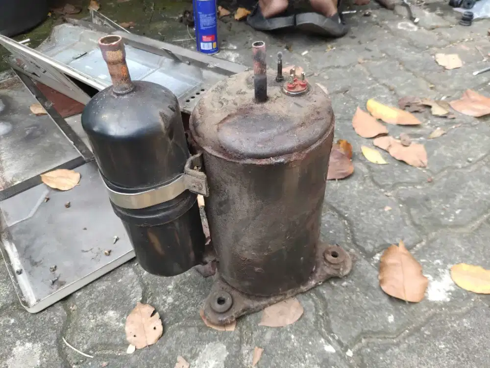 Kompresor AC 2 pk Matsusita. Untuk angin.