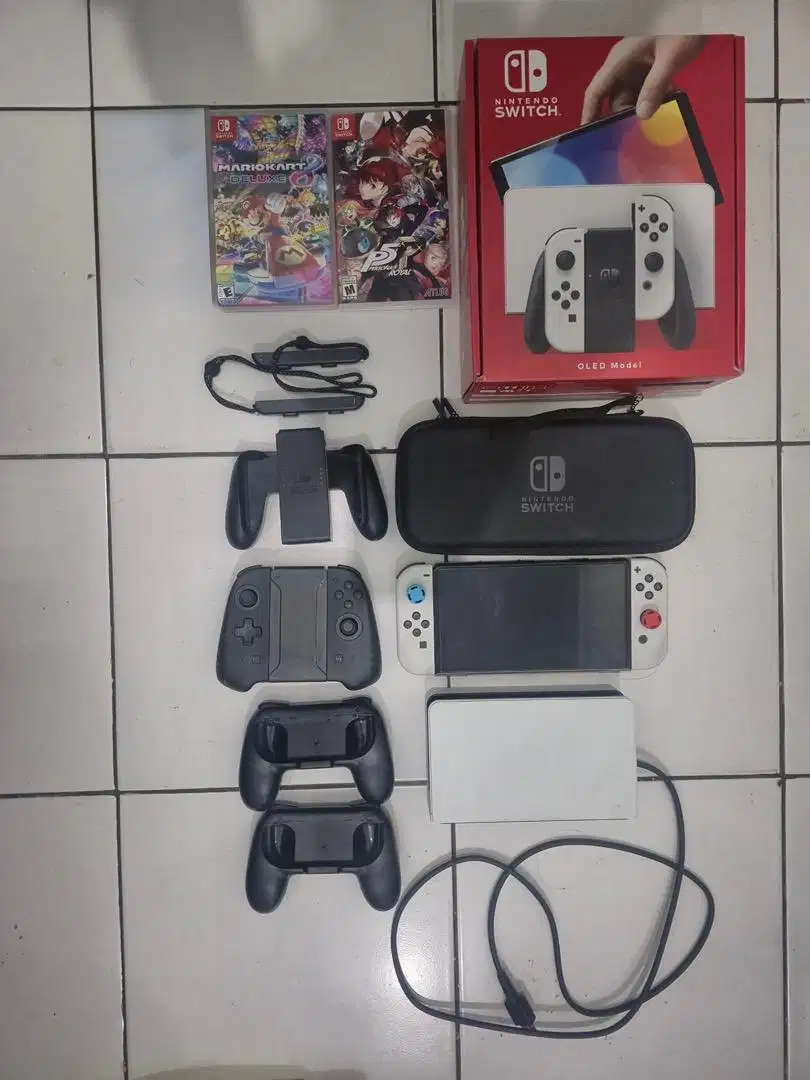 Nintendo Switch OLED OFW + 2 Kaset COD ONLY