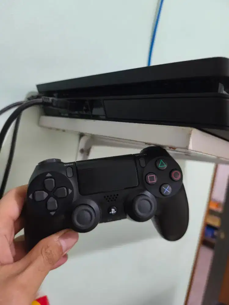 PS4 Playstation 4 slim 1 TB ORI jarang pakai dpt 5 game